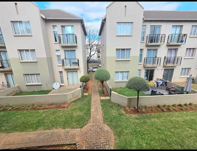 2 BEDROOM APARTMENT FOR SALE IN KLIPPOORTJIE